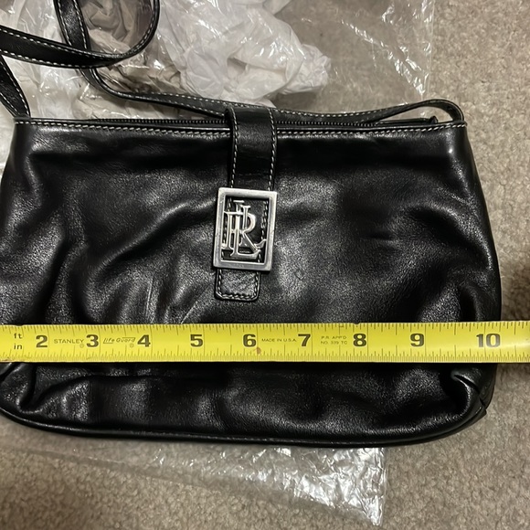 RLL cute detailing on this lightly used black leather shoulder bag - Picture 8 of 9